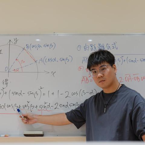 提供奧林匹克數學服務的專家陳品侖