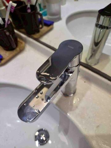 佳銓水電空調工程行 - TOTO臉盆龍頭安裝