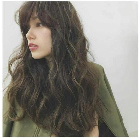 提供洗髮服務的專家Moon Salon