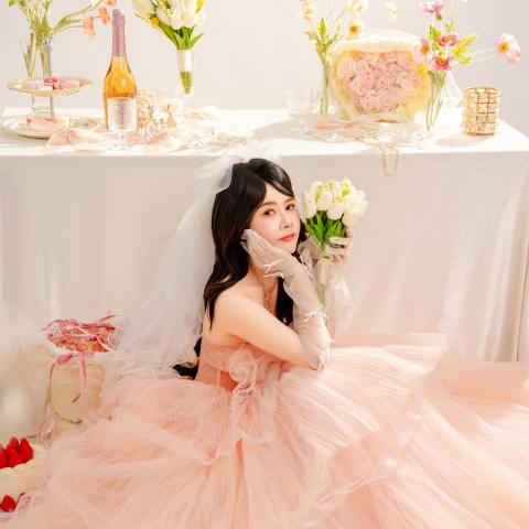 提供南屯服務的專家新秘彩妝-俐欣Cora