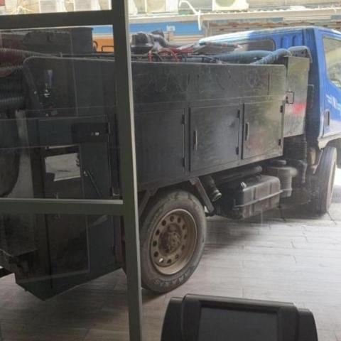 新業衛生工程行 - 抽水肥的工作戰車