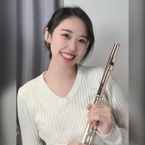 提供bass指法服務的專家Yen Tzu LIU