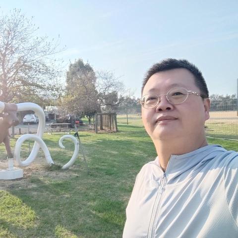 提供精油香水制作服務的專家榮璋