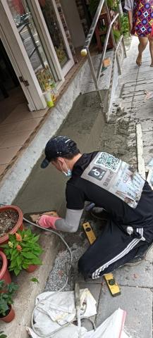 發揚泥作 - 信義區門口做一階樓梯打粗底，粉光