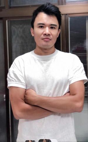 提供草屯個人按摩工作室服務的專家專業到府按摩師LEO