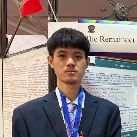提供線上數學解題服務的專家許弘毅