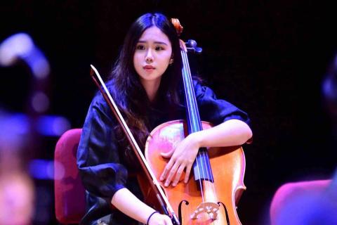 提供大提琴家教費用服務的專家鋼琴大提琴教學🎹Laura老師