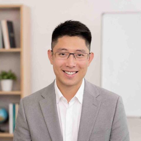 提供toeflibt單字服務的專家Julian