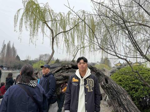提供729球拍服務的專家張皓瑾