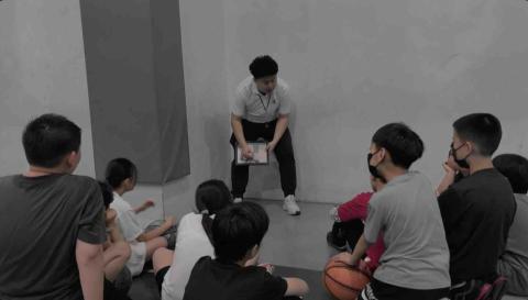提供籃球服務的專家李乃叡