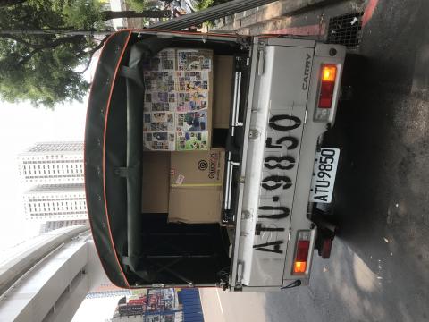 柯淯鐈 - 幫網路代購業送貨到客戶端