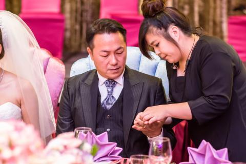 喜娘嘟嘟 - ：：現場場控：：

曾擔任多組
藝人、政商名流
婚禮顧問
現場執行
事前安排人員。