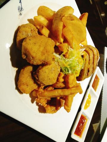 由莉中日雙語工作室 - 在我的粉專上介紹過的梅門防空洞 四喜拼盤