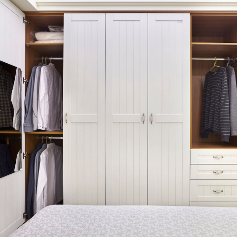 歐德系統傢俱 - 系統衣櫃打造專屬衣物收納空間，Order家具系統板材、門板多樣，靈活度超高，可配合屋況及收納需求，規劃專屬個人的衣物收納、展示空間
