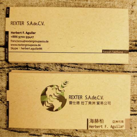 彩通印藝有限公司 - 名片設計