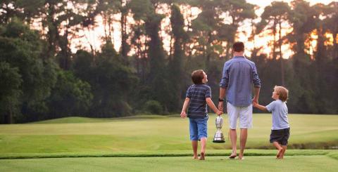 泰隆高爾夫學苑 - 美好的家庭，來自於共享、共融與傳承，您願意跟您的家人一起體驗揮桿的樂趣嗎？