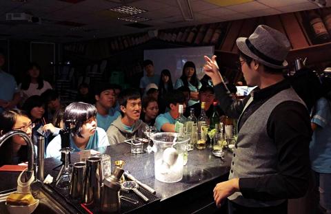 Shaking Your Shaker - 調酒專業教學