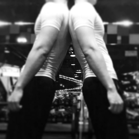 提供底盤懸吊服務的專家周威諺