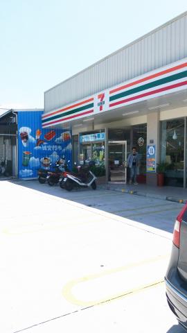 黃紹文 - 草屯7-11壁畫 黃紹文 - 草屯7-11壁畫