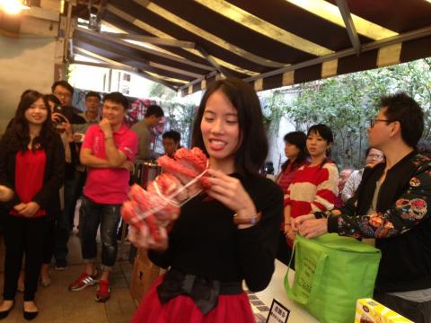 Serena - 2016.01 春節年貨展主持