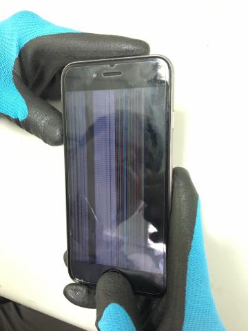 捷迅iPhone維修 - iPhone螢幕故障分兩種：

1.表層玻璃破裂，顯示 觸控 正常

2.顯示 觸控 不正常，螢幕破裂