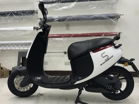 NIC車體包膜 - gogoro S
施工項目
全車3M1080 M10消光白 飛旋踏板 亮面卡夢 
儀表貼覆SnuTek 犀牛皮

本店使用

#3m1080 鑄造及車貼專用膠膜 耐用度5年起
撕除不殘膠 不傷原車漆 品質有保障
全車改色 車身線條 內裝修復 提昇內裝質感

#SunTek 美國原裝進口 PPF 自體修復犀牛皮 耐汙 耐黃變 高透 提升亮度30%

施工品質保固一年