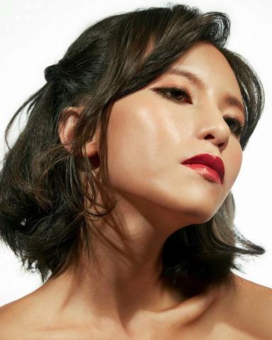 N&agrave;na Make-&uuml;p & Haǐr Design - 