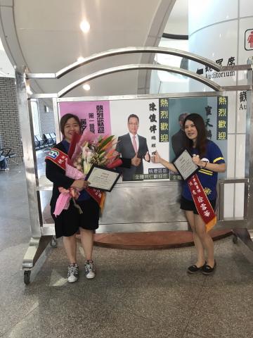 富邦人壽 - 這是公司幫我晉升業務主任跟我的主管一起的合照