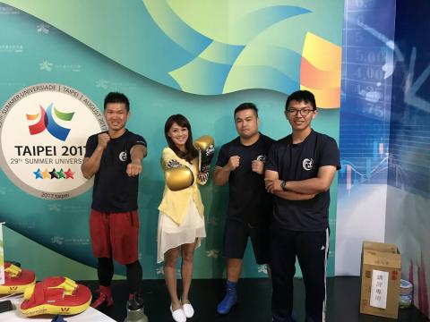 飛鐵克競技體能俱樂部 - 與11 sport 主播合照