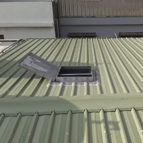 安心居家服務 - 平鎮區頂樓加蓋鍍鋅板及維修孔安裝