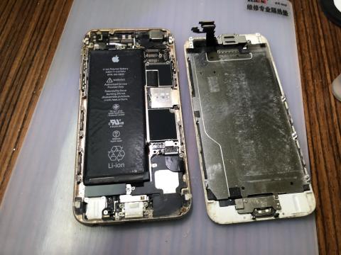 修修PHONE行動維修服務 - 6更換電池。拆機後