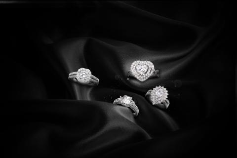 楊莉莉 - 白鑽及其他色系鑽石設計, 並附有歐美認證等.