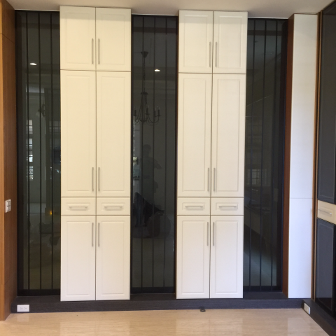 椗曜有限公司 - 置物櫃清潔