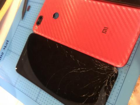 極易修科技有限公司 - MI 小米5x/A1螢幕破裂更換