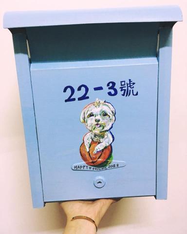 十1 快樂繪生活 -  美化舊信箱(收舊信箱改造)無形的廣告，壓克力顏料+透明漆保護。 $910