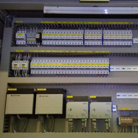 謝庭瑞 - 低壓電盤