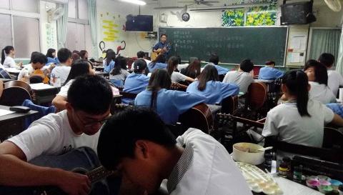 葉老師 - 國立高商吉他社團課