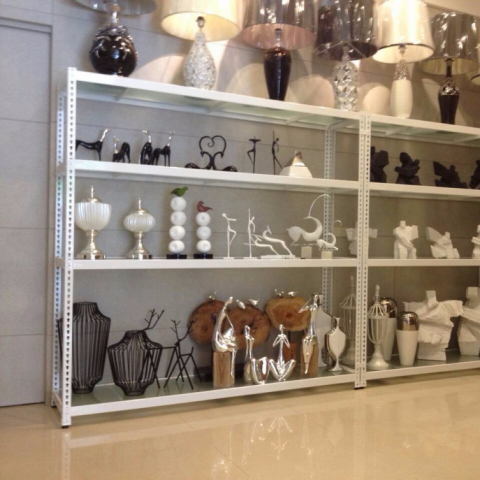 安寶角鋼有限公司 - 白色角鋼物品展示架