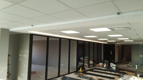 揚宇金屬企業社 - 辦公室落地玻璃框