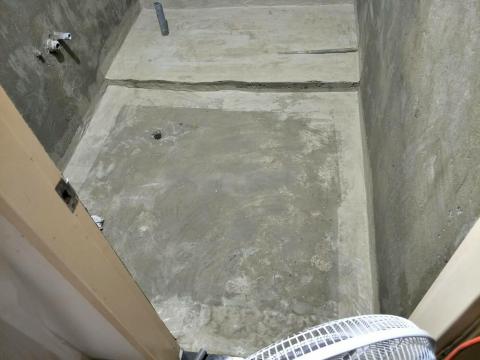 呈石有限公司 - 廁所角落抗裂防水布