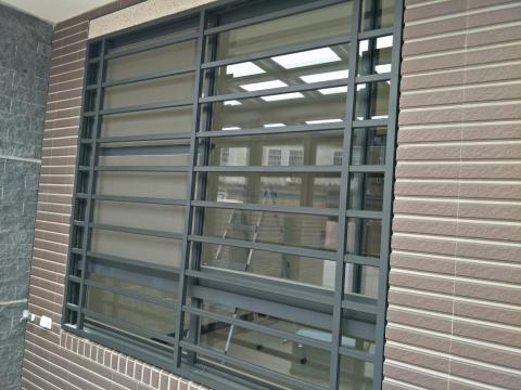 富麗旺鋼鋁工程行 - 防盜窗