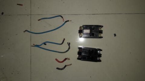 统理水电 - 線径未正確搭配，導致过載燒焦的开关和線。