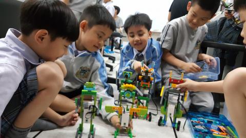 育彩程式設計 - 7歲8歲9歲 樂高程式設計 
戰鬥鋼鐵人