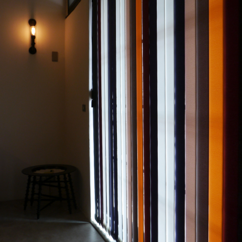 蔡政穎 - 看過這樣的直立百葉嗎？豐富的色彩，在工業風的裝潢中將會非常的出色。