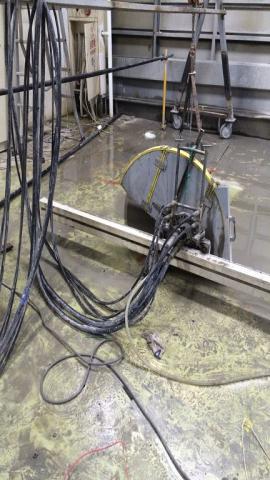 宏耀工程行 - 大賣場地板切割