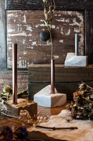 Yeh Ming Chieh Design - The Islands 島嶼系列

Product Design：材質研究；產品設計；攝影

島嶼系列是數款由大理石製成的日常器物，概念源自於山脈與河川交織而成的台灣地貌。
岩石自然的斷裂面與洗鍊的切割面兼容於器物表面，並且每一個裂面都是獨一無二的，自然不造作，是能在日常中靜靜玩味與使用的設計。