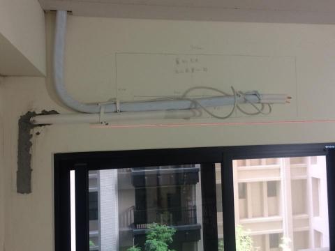 薛凱冷氣有限公司 - 分離式冷氣配合裝潢事先預留管線
排水打牆配置PVC硬管施做保溫