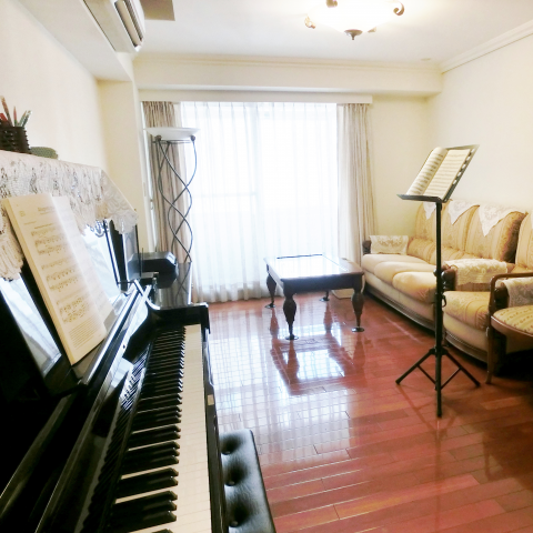 Sunny黃老師 - 上課環境 直立鋼琴室