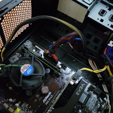 侯宏生 - 客戶說速度很慢，想要重灌跟小升級，分析後與討論，加裝一支4g記憶體=8g後重灌，速度恢復有感up