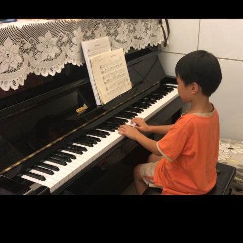 王老師鋼琴家教 - 5歲小男孩，已會天空之城、多首經典名曲